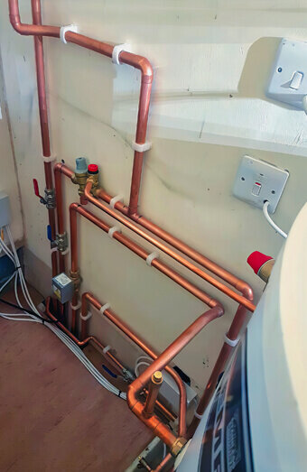 https://plumbersouthperth.com.au/uploads/2025/06/hot-water-301986.jpg