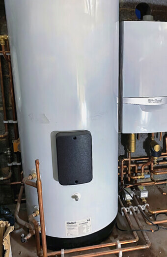 https://plumbersouthperth.com.au/uploads/2025/06/hot-water-410504.jpg