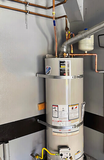 https://plumbersouthperth.com.au/uploads/2025/06/hot-water-755205.jpg